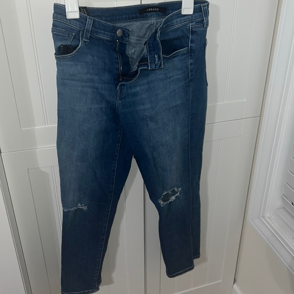 Mid rise jeans.